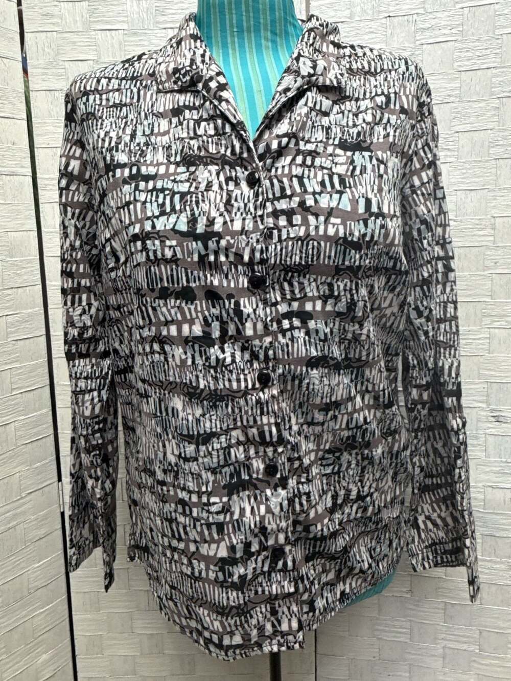 Sag Harbor Button Up Shirt Size Small Abstract Print